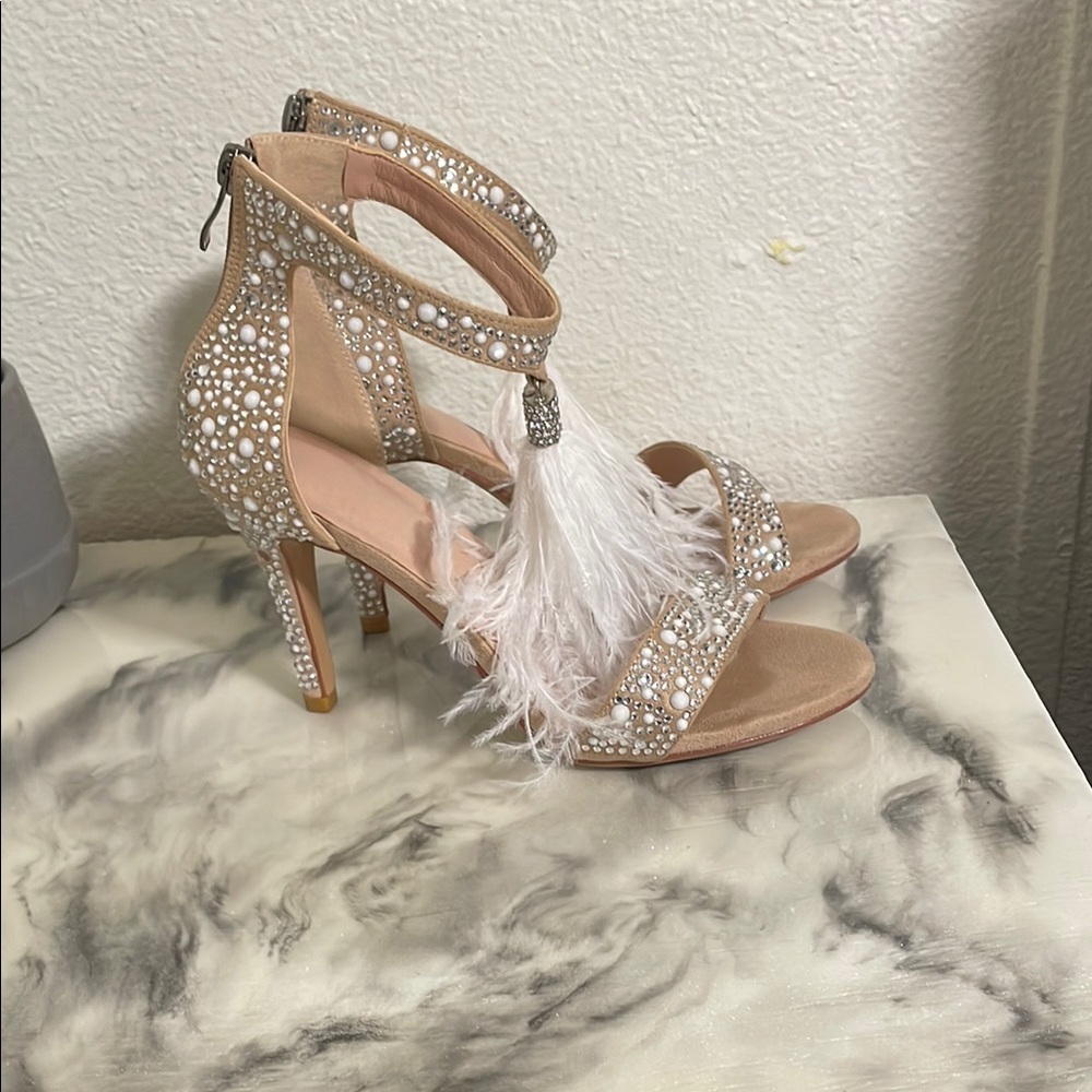 Elegant Tan and White Embellished Heels size 8